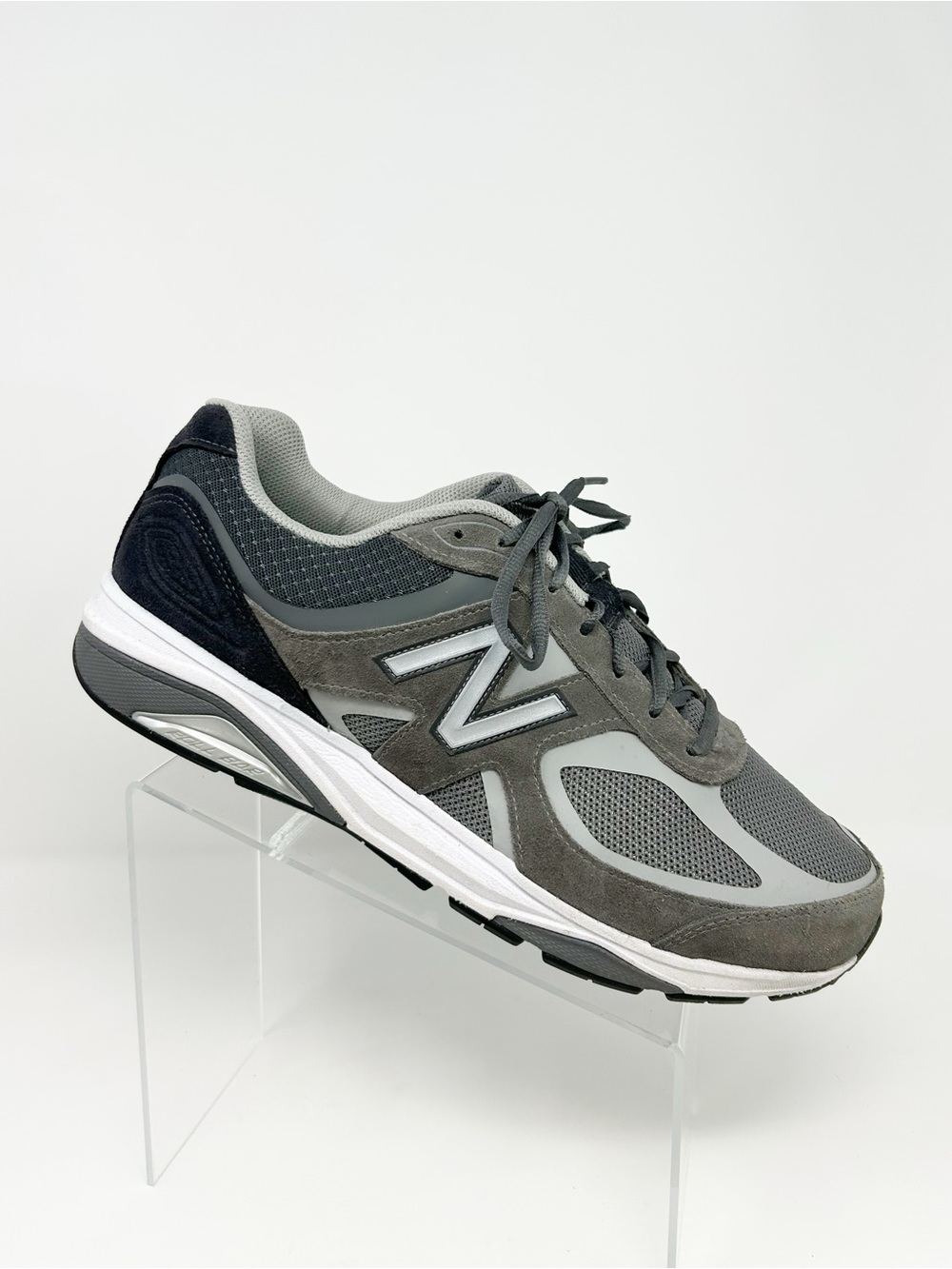 New Balance 1540v3 Men's Stability Running Shoes Gray/Black Size 13 4E